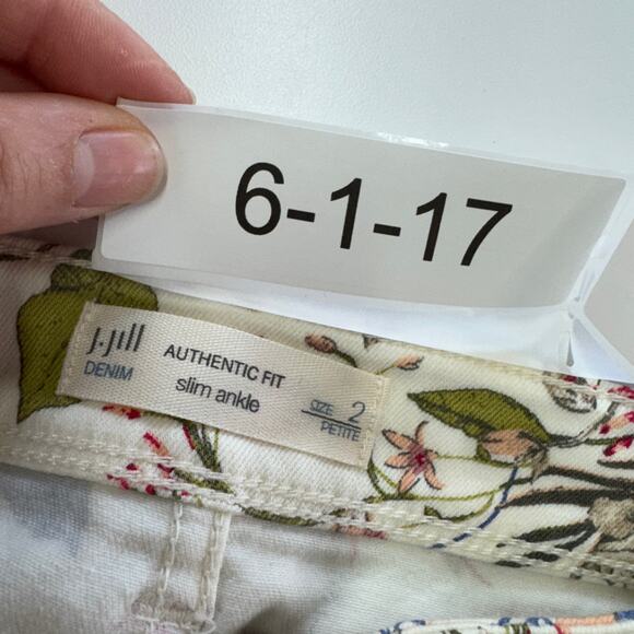 J.Jill Jeans Womens 2 Petite White Floral Denim Slim Ankle Authentic Fit‎ Cotton - Picture 3 of 9